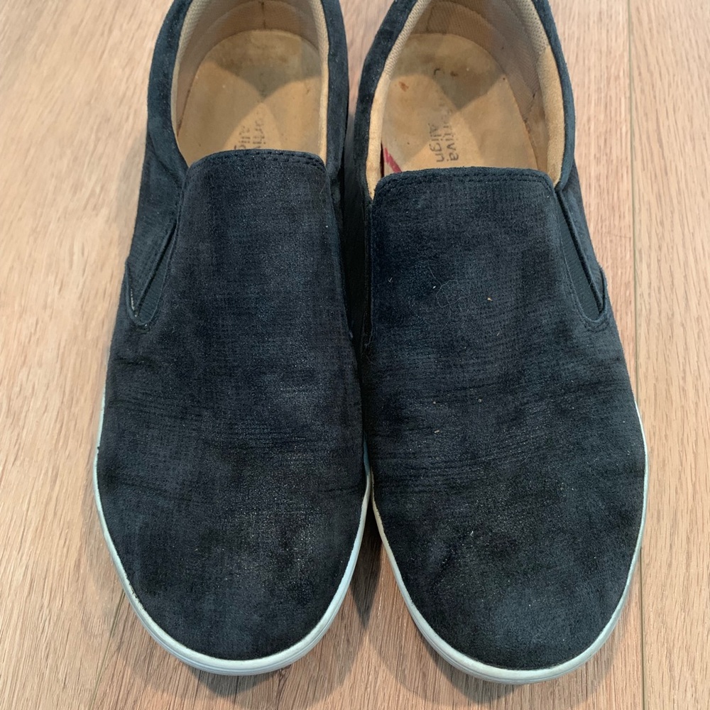 Comfortive slip-ons